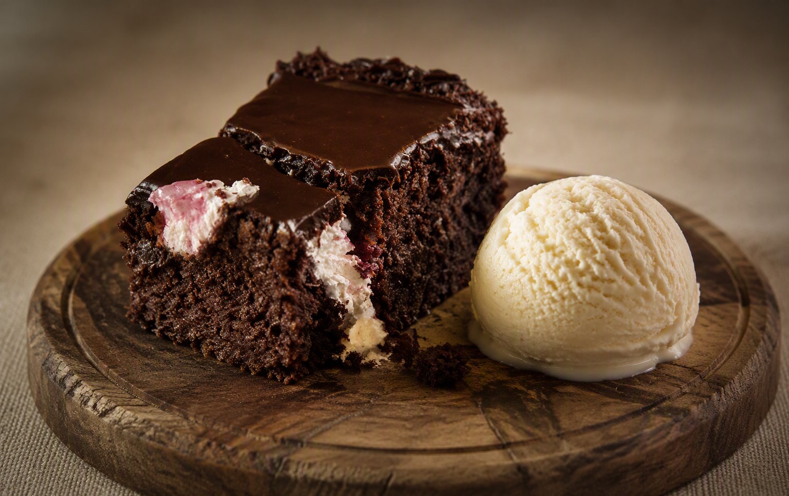 Brownie con helado de vainilla